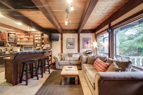 Hyak House | Hyak Duplex Cabin