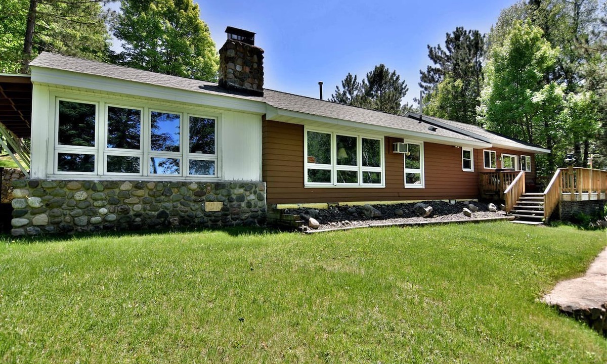 Hayward Cabin | Idyllic Pet-Friendly Waterfront Cabin with Private Boat Dock on Teale Lake in Hayward, Wisconsin