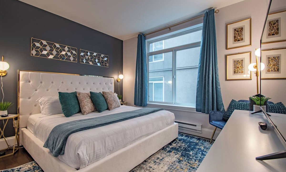 Belltown Condo | Immaculate Modern 2BR Condo with Pool & Parking!