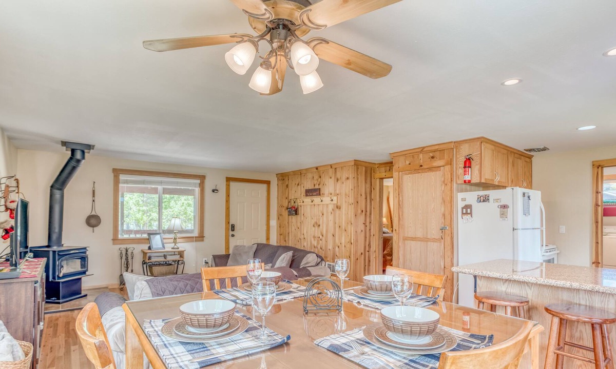 Oregon Water Wonderland House | Immaculate One-Bedroom Charmer Near Sunriver!