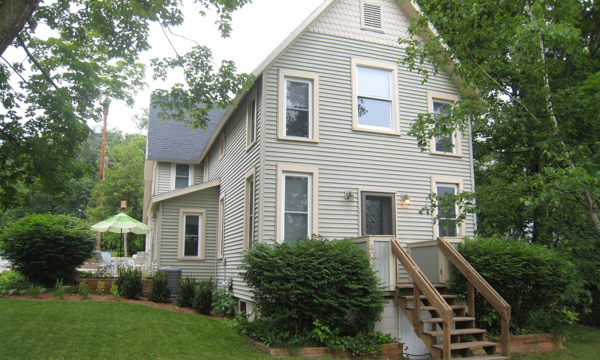 Suttons Bay House | In -Town Suttons Bay Walk to Beach Near Hiking & Wineries