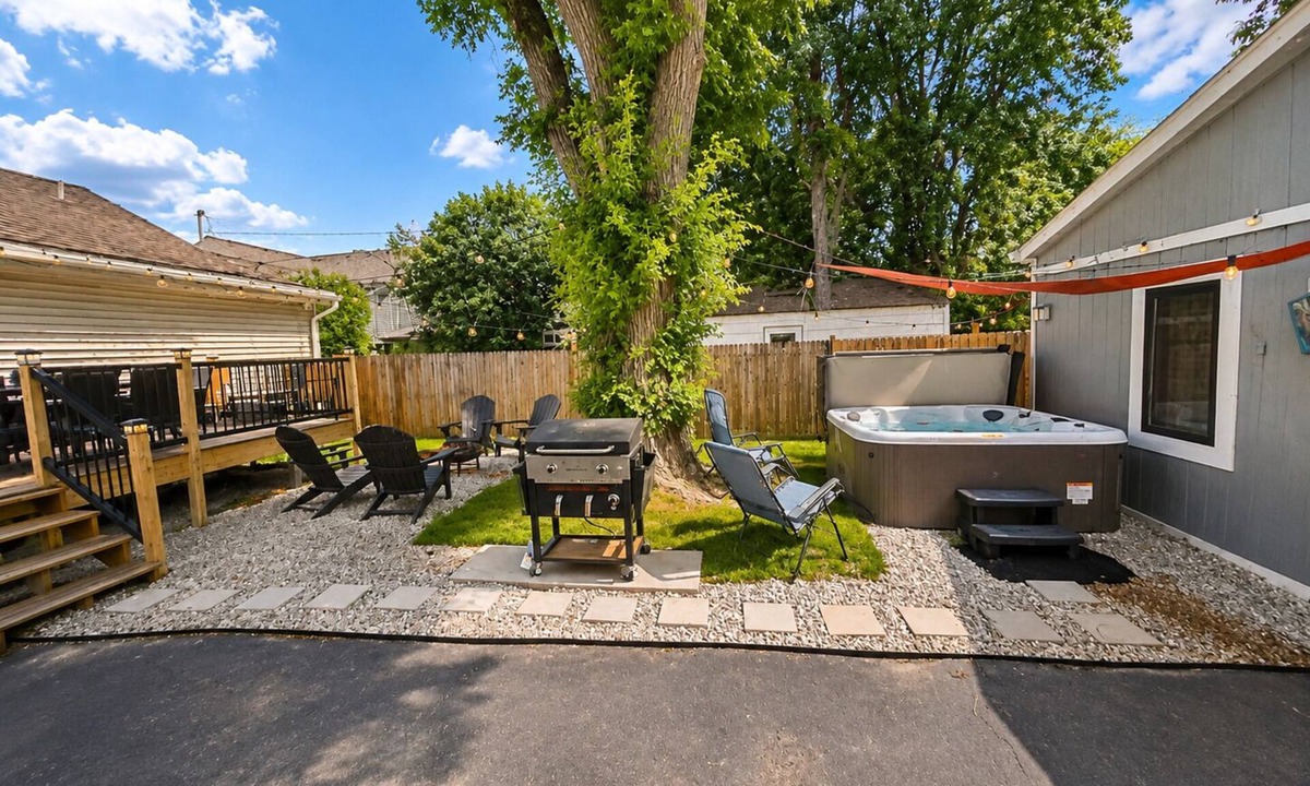 Indianapolis House | Indy State Fair: Hot Tub, Corn Hole, Fast Wifi
