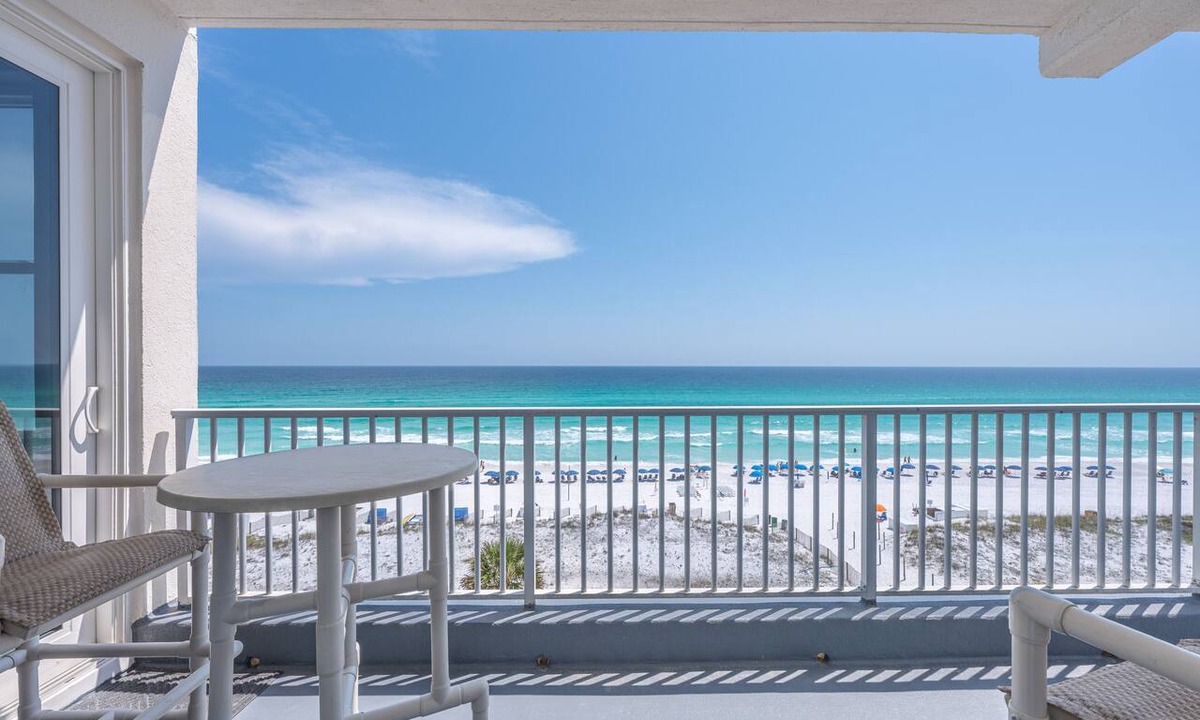 Crystal Beach Condo | Inn at Crystal Beach 510a * Gulf Front with Beach Chair Set. Onsite dining!