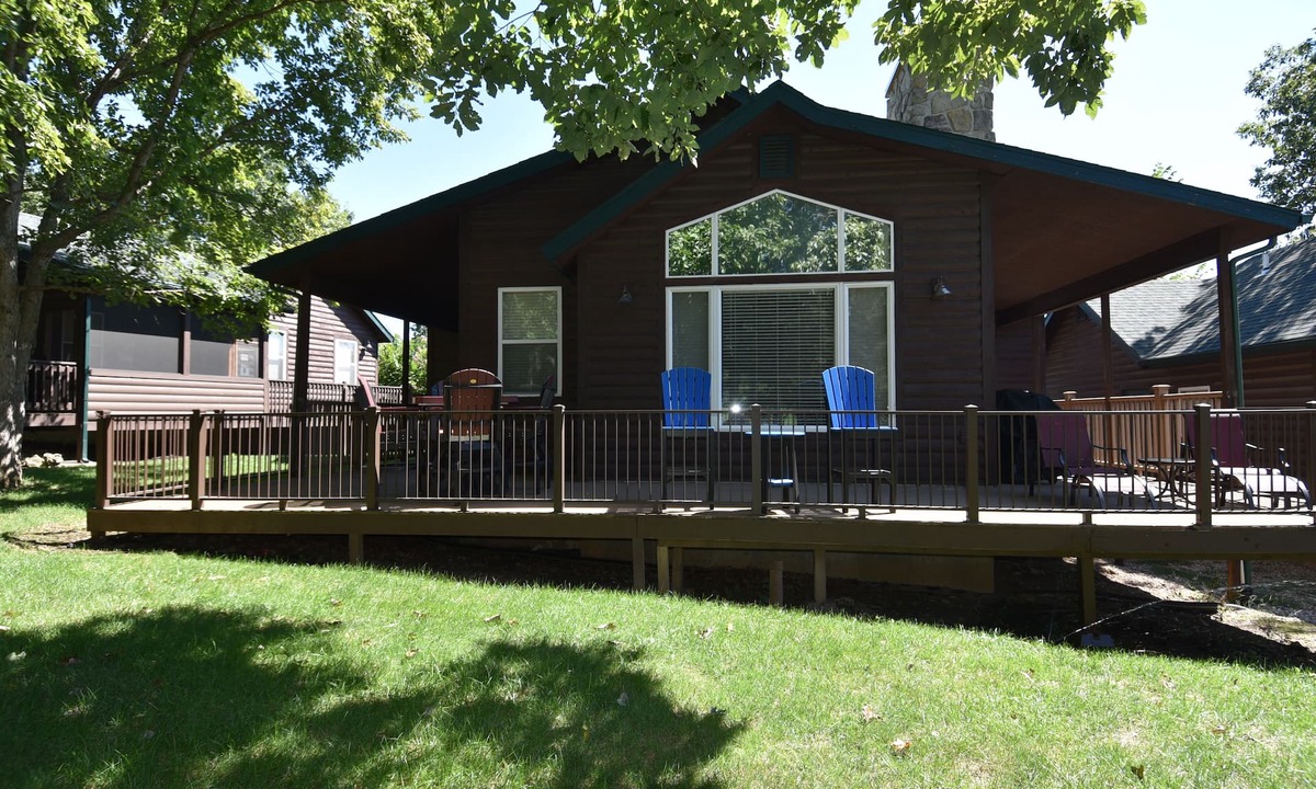 Camdenton Cottage | Inside the Premier Old Kinderhook Golf Resort, Pet Friendly and Free Kayaking!