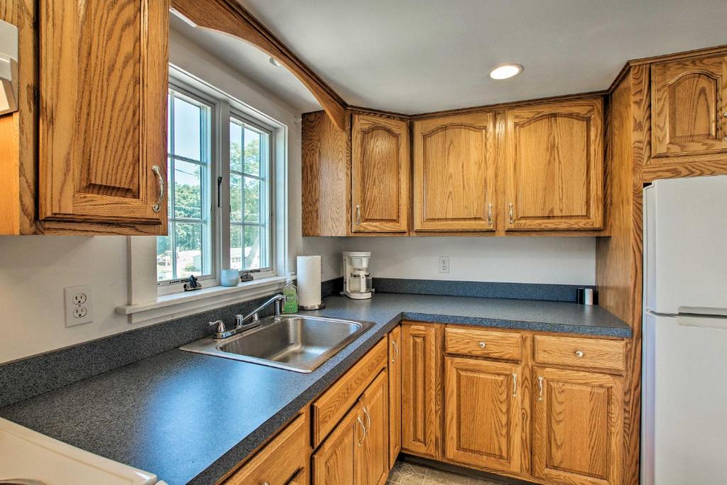Old Lyme Apartment | Inviting Beachfront Apt. in Hawk's Nest Beach