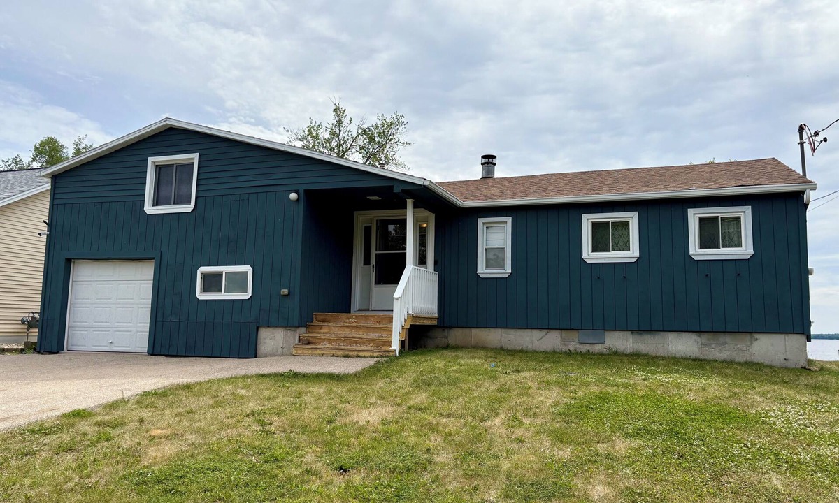 Edgerton House | Inviting Lakefront Escape with Modern Comforts & High‑Speed Fiber