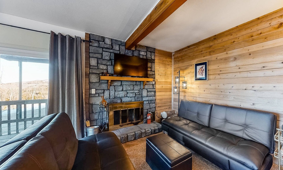 Brian Head Condo | Inviting mountain condo w/ wood-burning fireplace, free WiFi, & great location