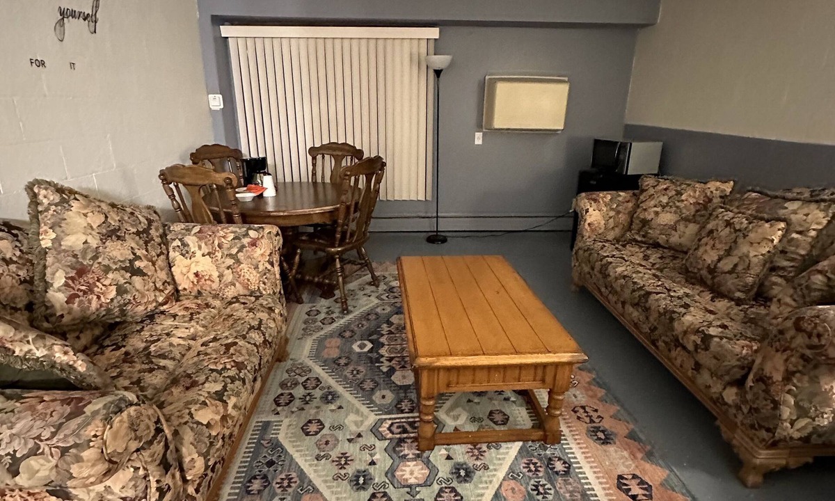 St. Cloud Hostel | J-E Hotel & Suites