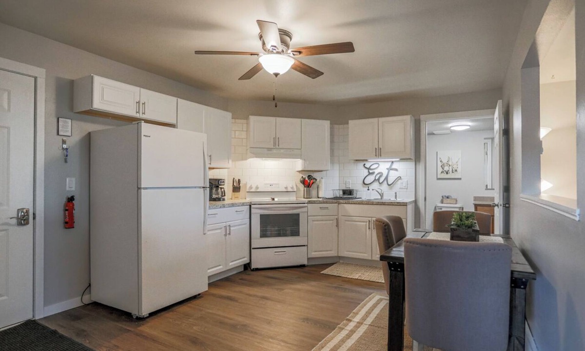 Weston Apartment | Jelinek Hideaway Unit 2 - Modern 2BR Apartment