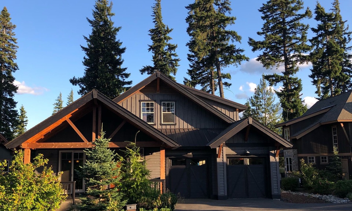 Cle Elum House | June weekend specials! Golf Course home with hot tub and fire pit!