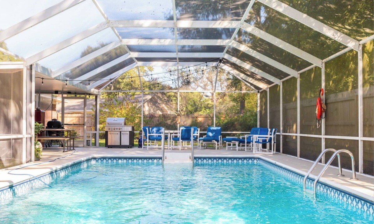 Wright House | "Juniper Junction" - Covered Pool/Entertainer’s Dream/10 Minutes from Beach