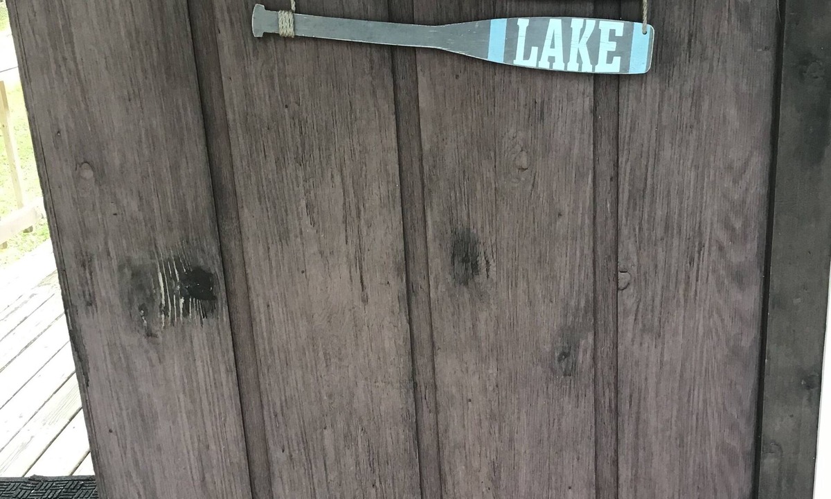Suring Cabin | Kelly Lake Cabin with beautiful sand beach