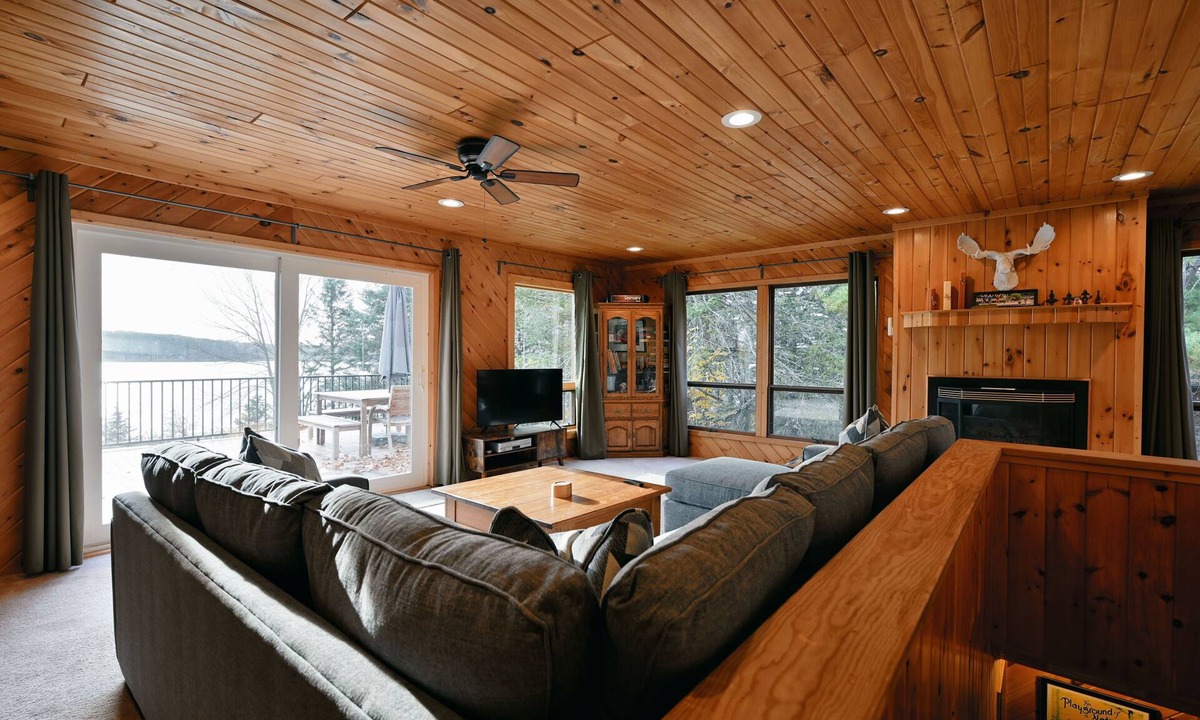 Cable House | Kenny Lodge 4 Bedroom Hotel Room by RedAwning