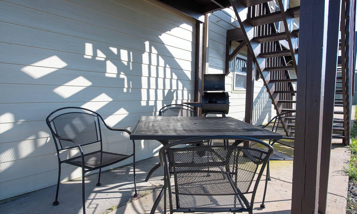 Intracoastal City Condo | Kick Back, Fish & Relax—FAMILY FUN by the WATER—near Palmetto State Park!