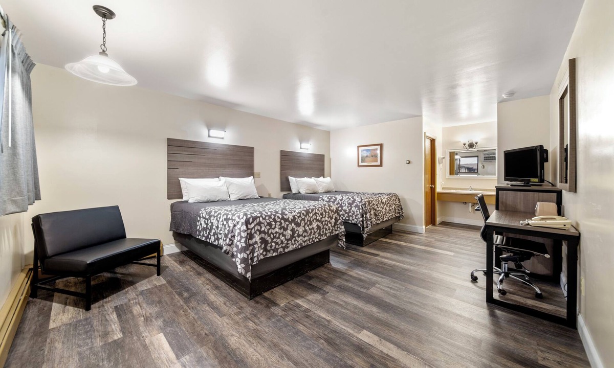 Caro Hotel | Kingsway Inn