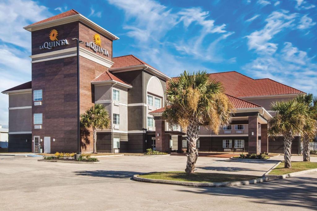 Walker Hotel | La Quinta by Wyndham Walker - Denham Springs