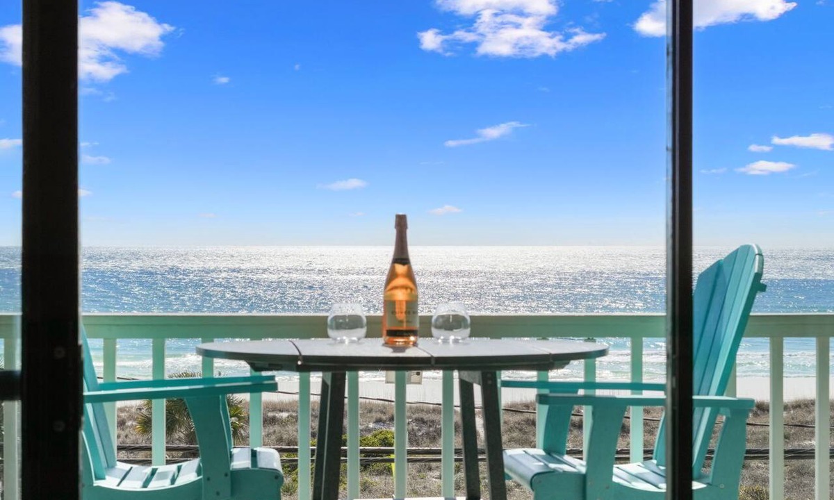 Laguna Beach Condo | Laguna Beach Gulf Front Condo with Pool
