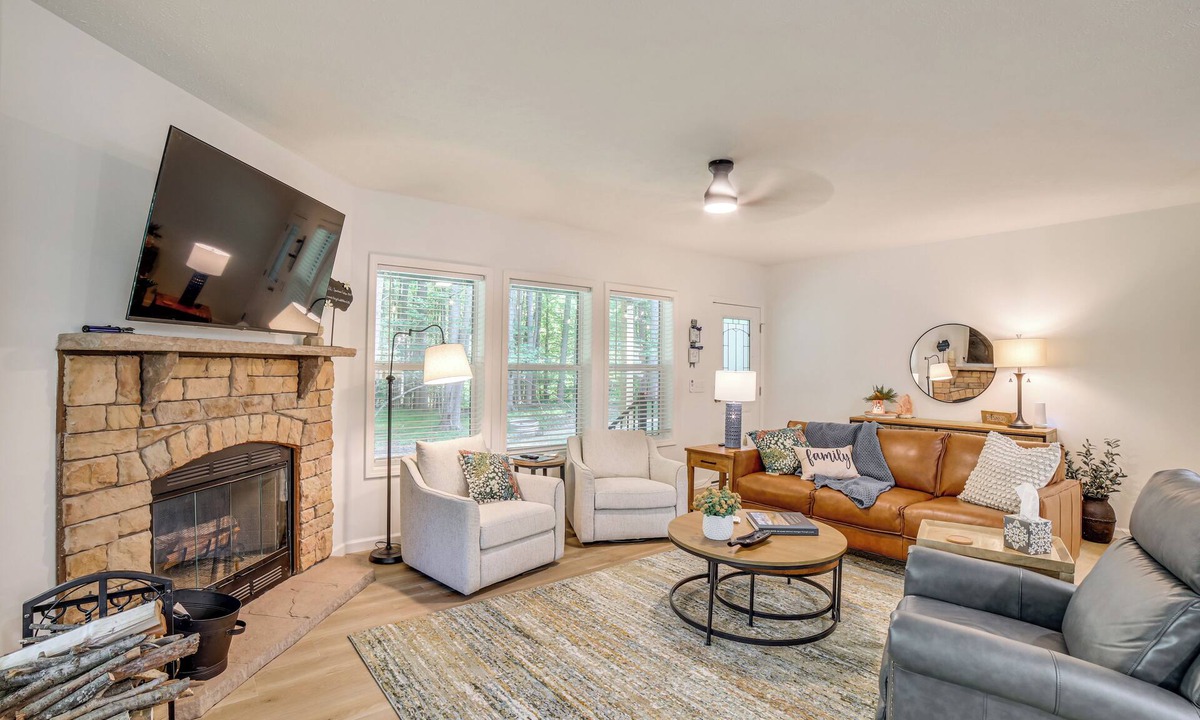 Canadian Lakes House | Lake Access, Pools & More: 1 Mi to The Highlands