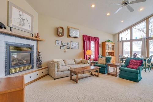 Hayward Apartment | Lake Access w/Dock! Hayward Cabin Hideaway