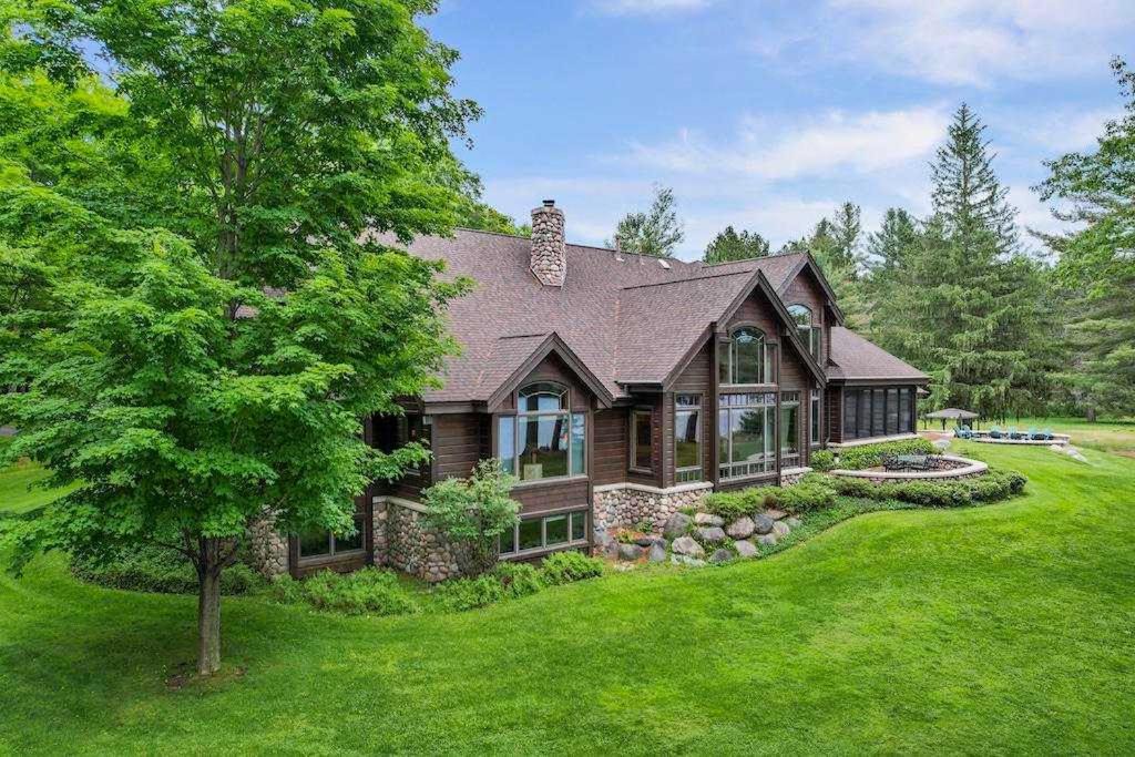 Three Lakes House | Lake Breeze Luxury Executive Retreat