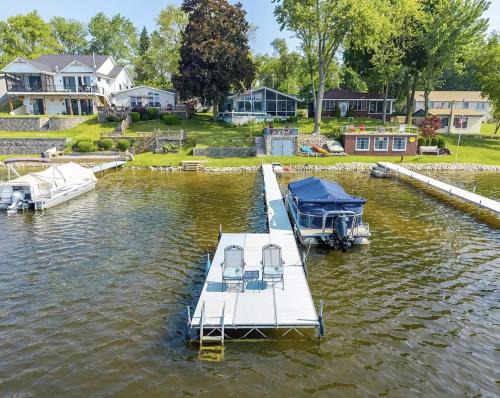Fremont House | Lake Cabin Stay That Actually Feels Like a Getaway