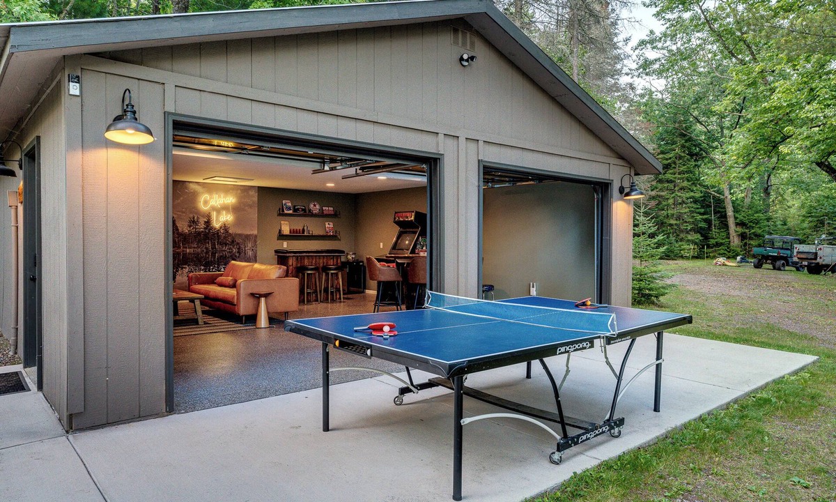 Hayward Cabin | Lake Front Cabin, Media/Game Room, Kayaks, Multi-level deck-NEWLY REMODELED