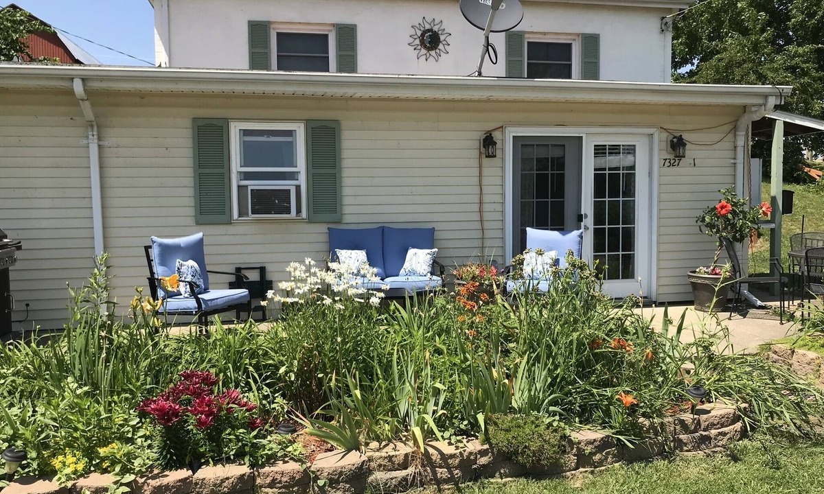 Delton Cottage | Lake Front Cottage on Upper Crooked Lake
