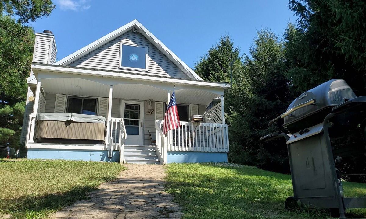 Central Lake House | Lake Front Northern Michigan Cottage with Hot Tub