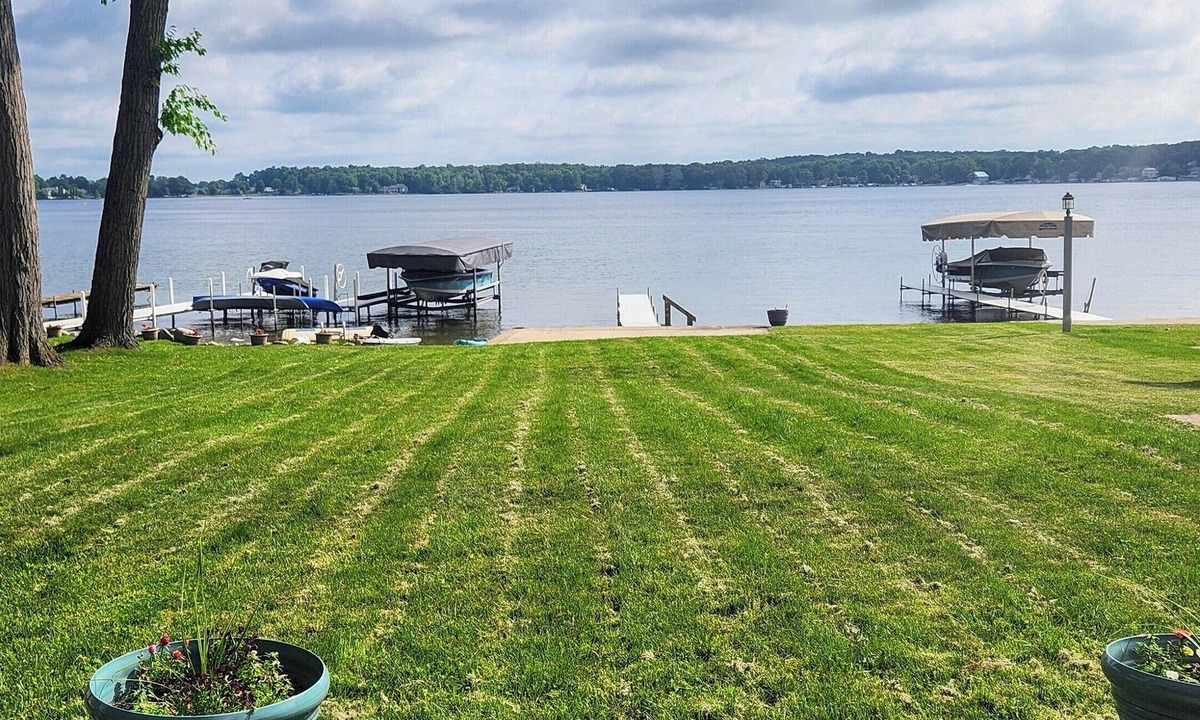 Fremont Cottage | Lake George cottage with large lakefront lawn