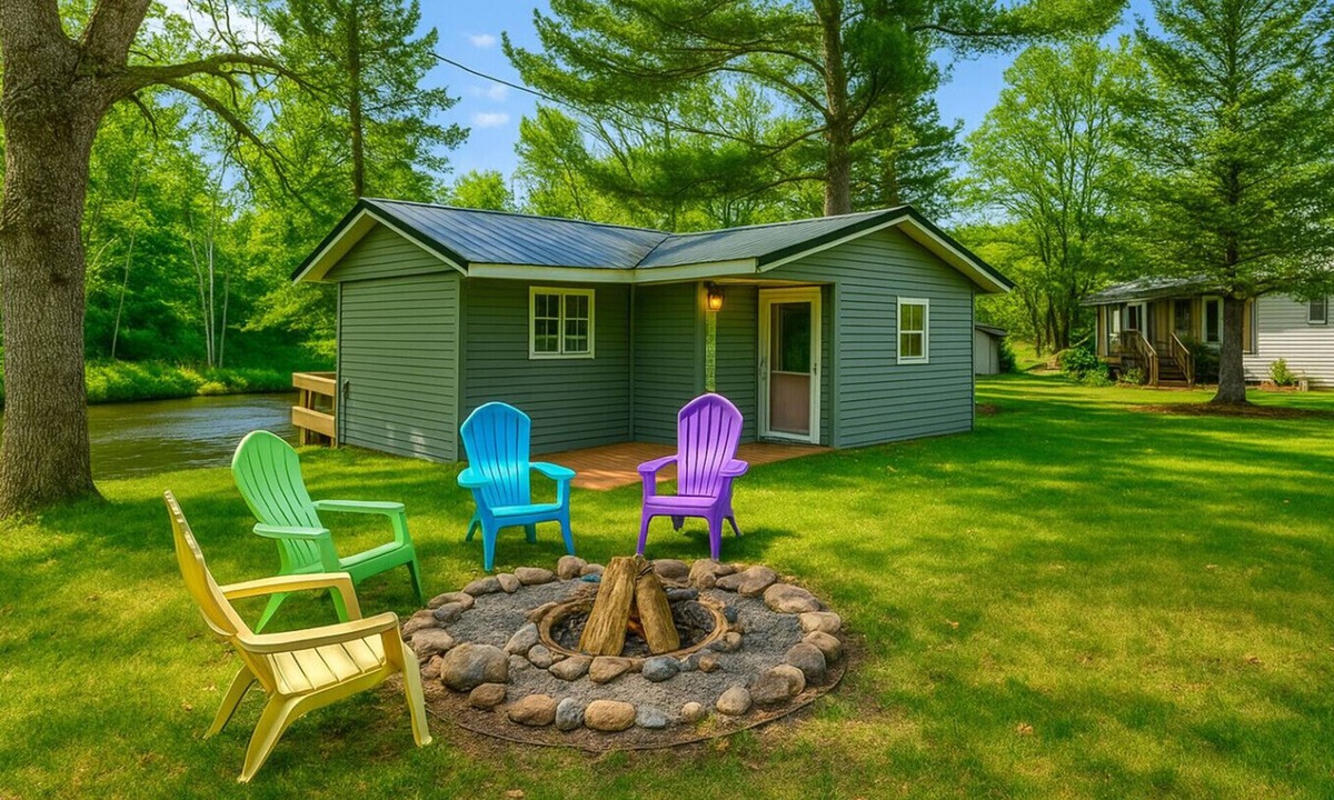 Holcombe House | Lake Holcombe Waterfront Escape