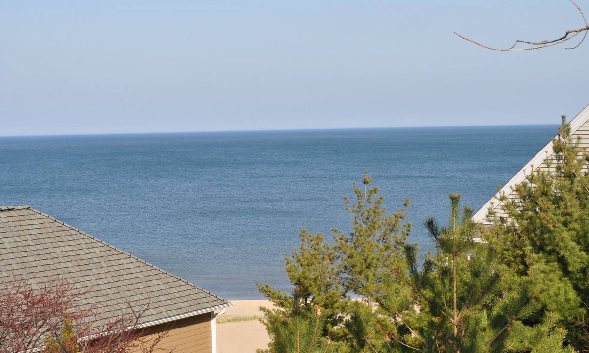 Ottawa Beach Cottage | Lake Michigan Cottage - Steps away from the Beach! 28 Night Minimum