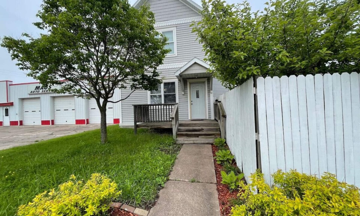 East End House | Lake Superior within walking Distance! 3bd 2bath with loft!