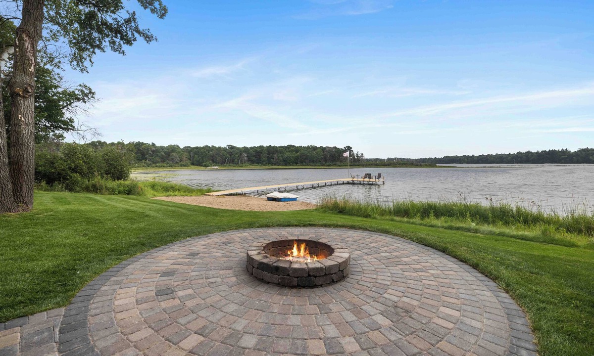 Brainerd House | Lakefront Cabin with Private Beach