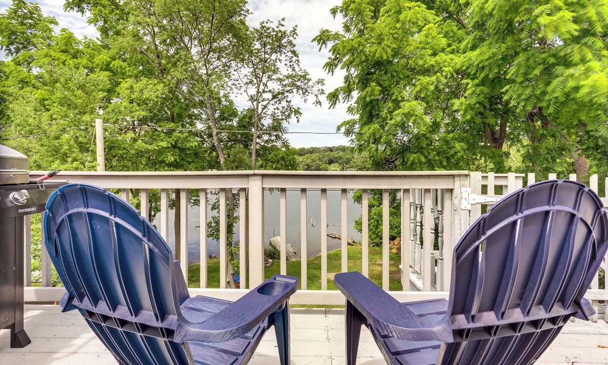 Forest Grove Cottage | Lakefront Cottage 2 Mi to Palladium in Worcester!