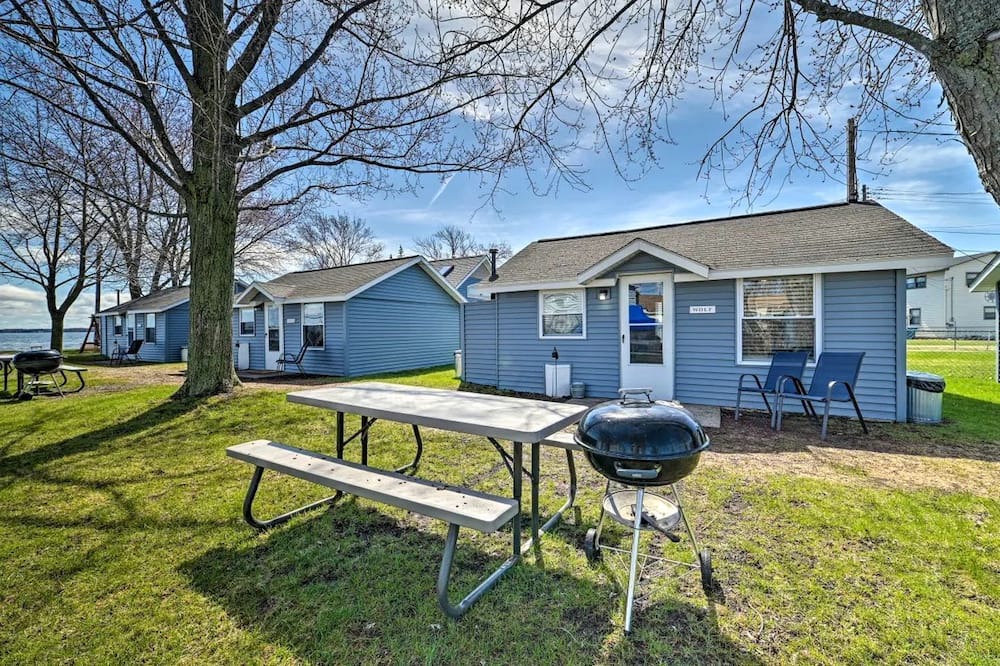 Houghton Lake Cabin | Lakefront Cottage with Fire Pit, Beach & Pet Friendly in Houghton Lake, Michigan