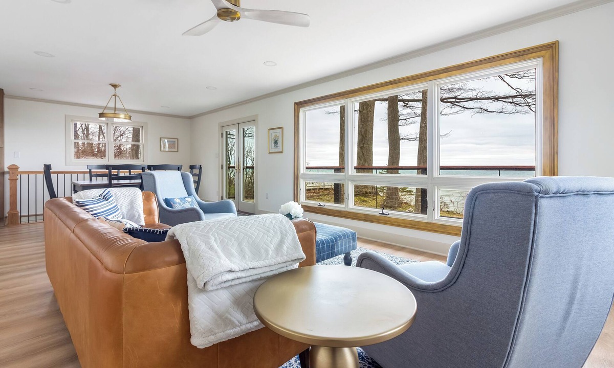 Glenn House | Lakefront Cottage with Hot Tub & Beach Access