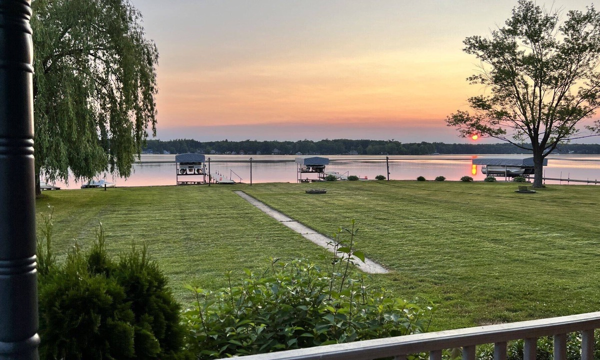 Newaygo House | Lakefront Home~Hess Lake. Game room, fire pit, kayaks, great views, large yard