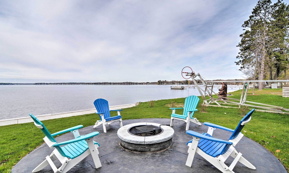 Cadillac Cottage | Lakefront Home w/Dock! 18 M to Caberfae Peaks