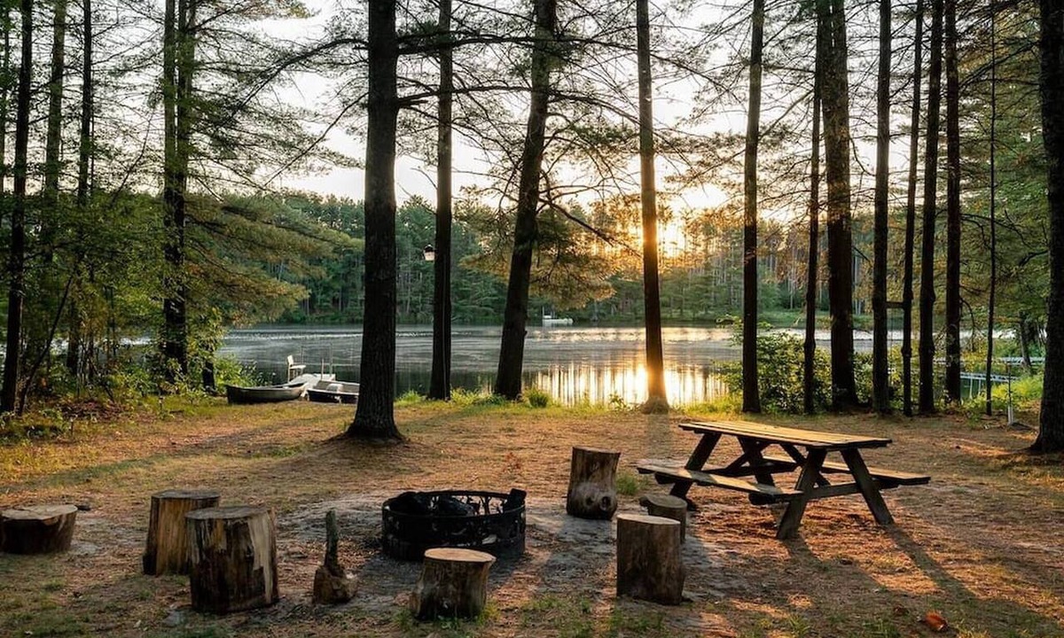 Black River Falls Cabin | Lakefront Log Cabin w/Loft, Kayaks, Canoe, EV