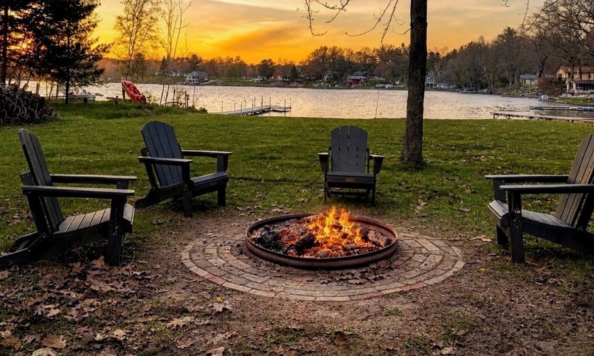 Mecosta House | Lakefront Retreat w/Private Dock Sleeps 8