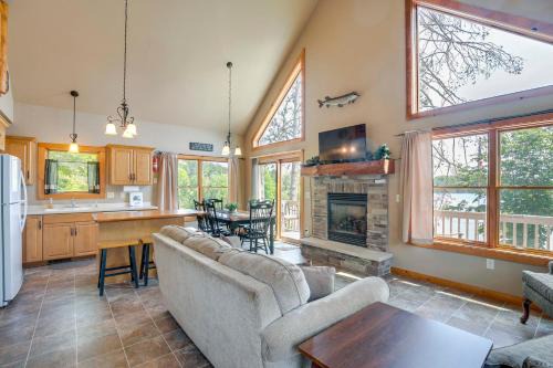 Townsend House | Lakefront Wisconsin Getaway w/Kayak + Boat Dock!