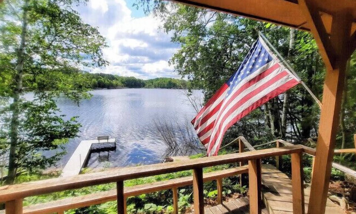 Iron River Cabin | Lakeside Cabin