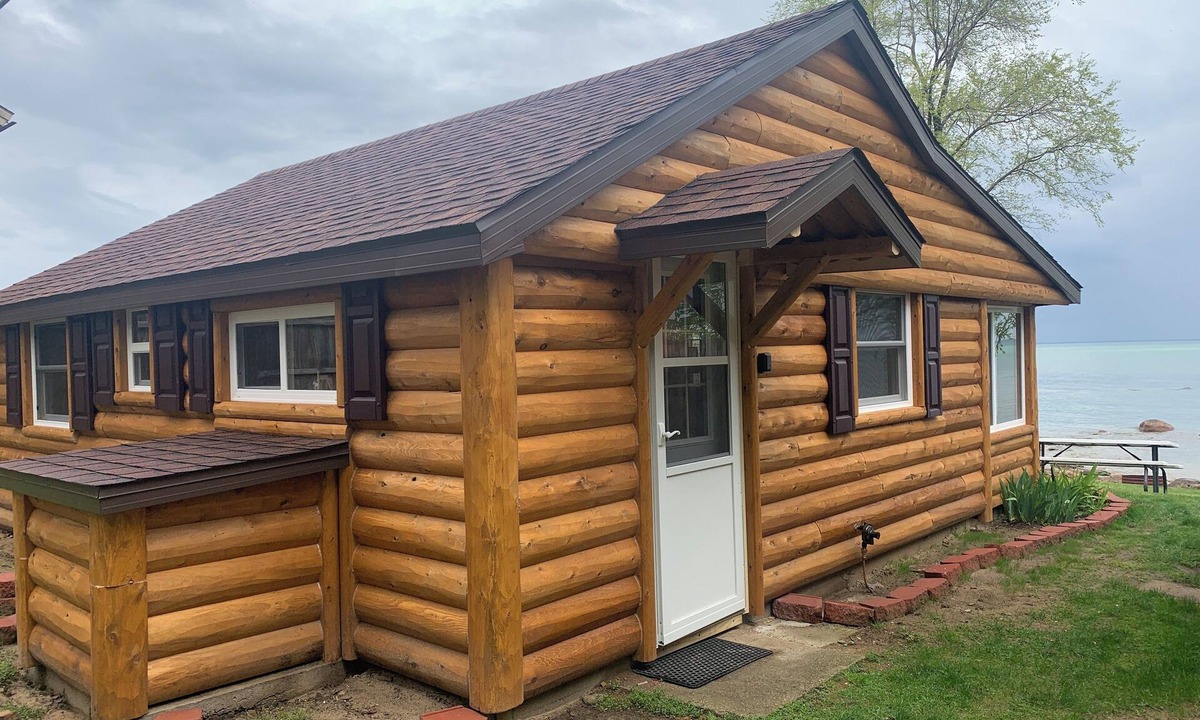Port Hope Cabin | Lakeside Cabin with a Touch of Vintage Charm and All the Modern Conveniences