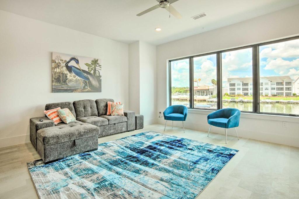 Montgomery House | Lakeside Montgomery Condo Near Boat Rental!