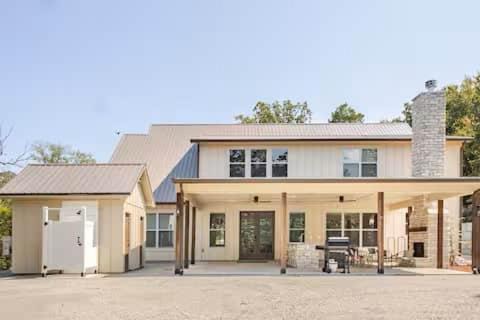 Longtown House | Lakeside Oasis