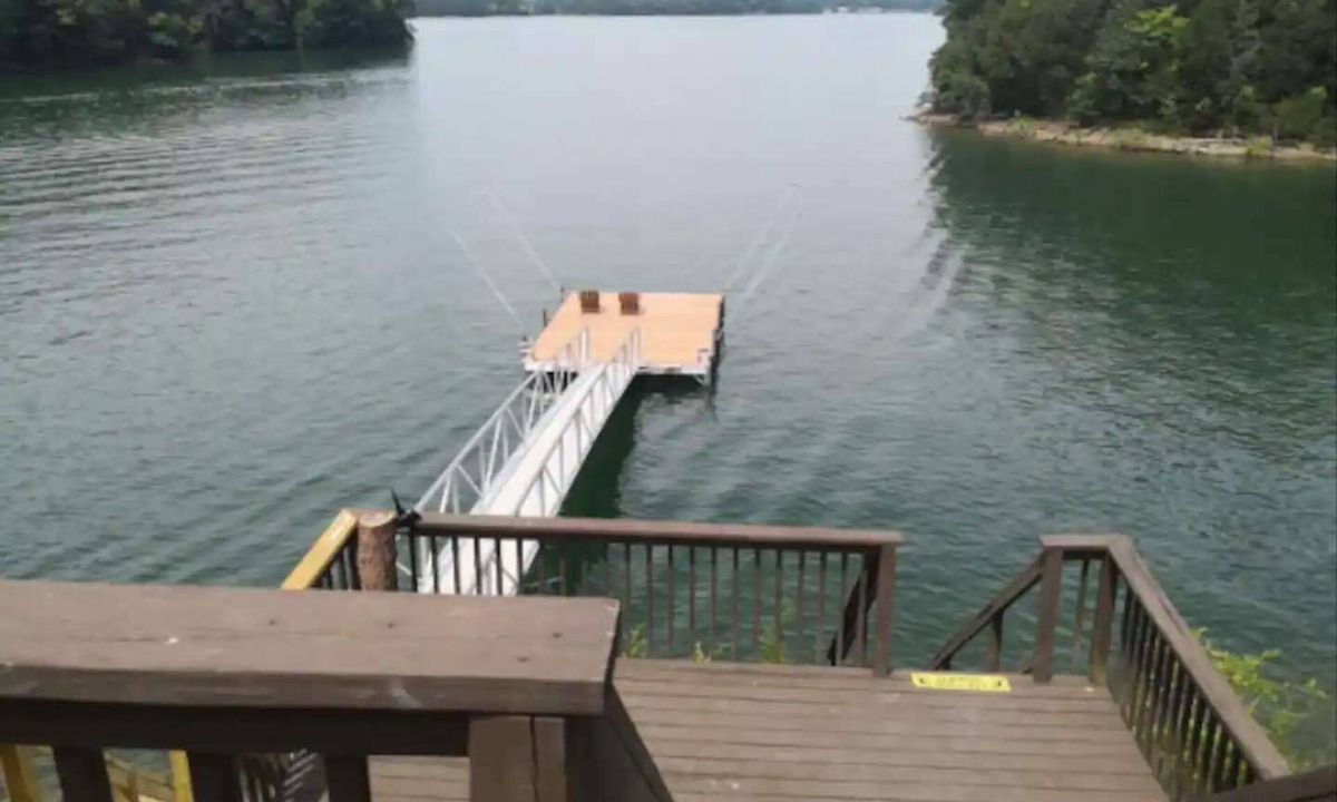 Sevierville Cabin | Lakeside Point - Boat Dock - Game Room