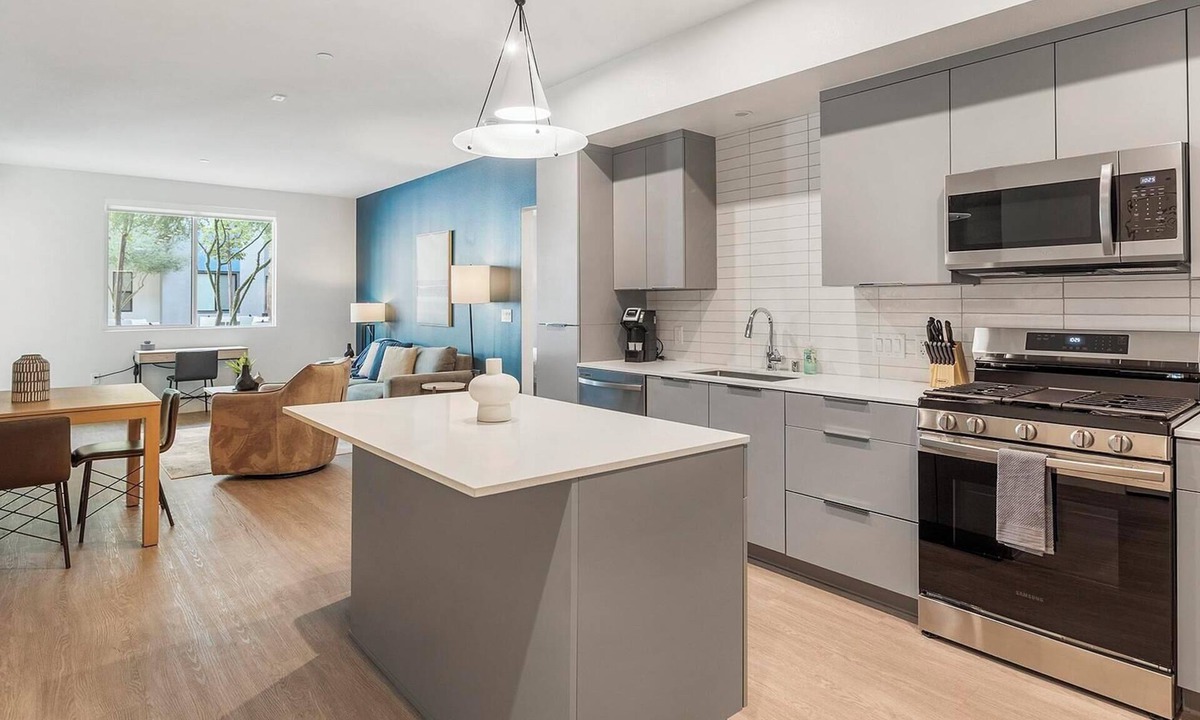 Rhodes Ranch Apartment | Landing | Beautiful 2BD, Gym, Courtyard
