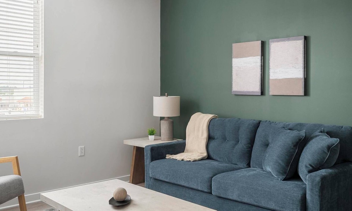 Knoxville Apartment | Landing | Chic 2BD, Gym