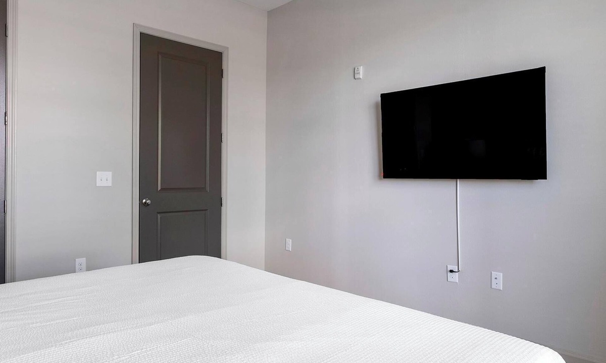 Westchase Apartment | Landing | Stunning 2BD, Clubhouse, Gym