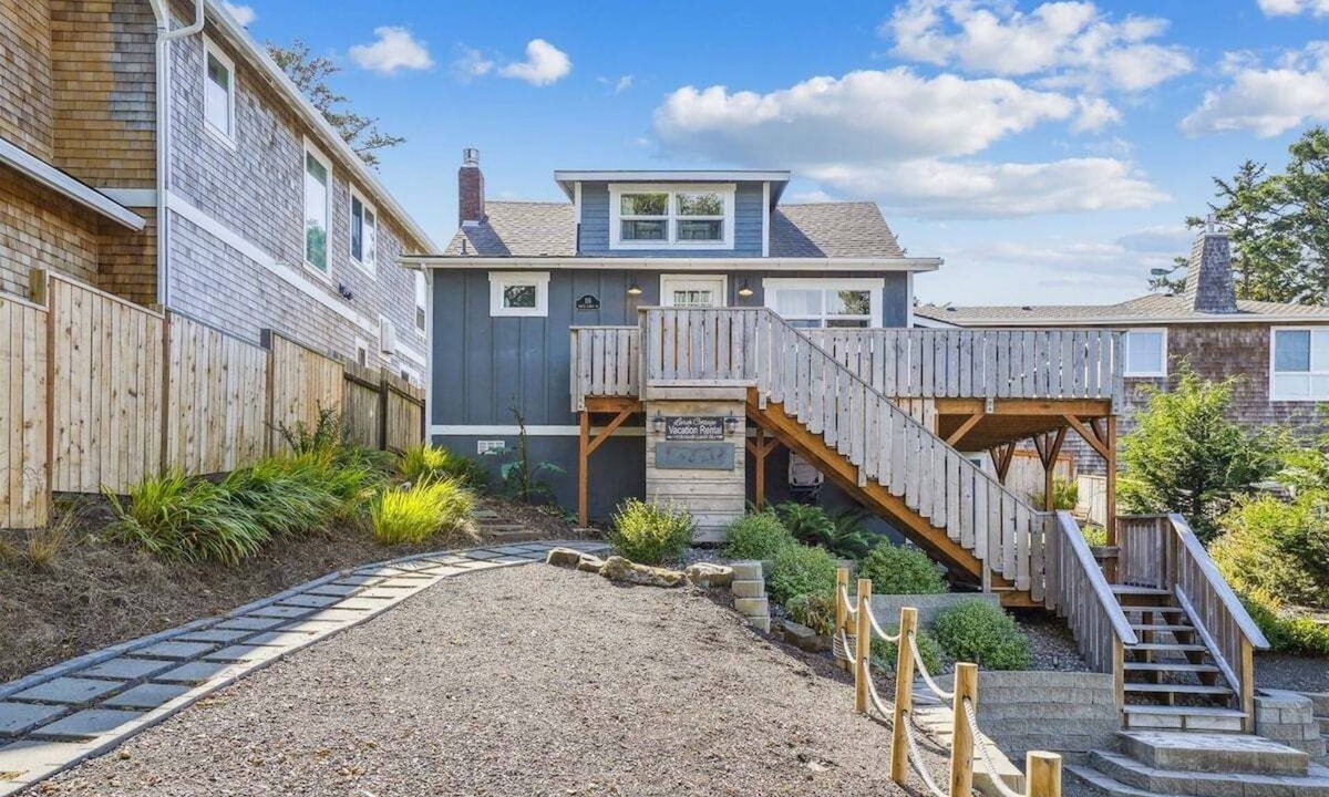 Downtown Cannon Beach House | Larch St Cottage - Perfect Downtown Location!